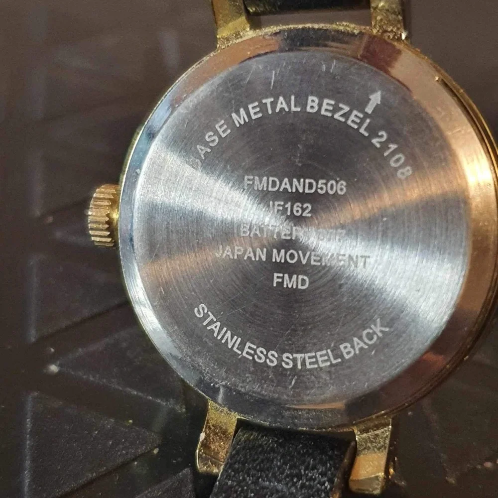 🦋10/$20🦋 FMDAND506 Goldtone/White Leather Women's Watch